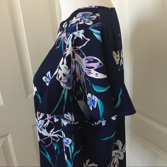 Lane Bryant Floral Short Sleeve Career Blouse - Picture 5 of 6